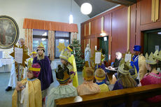 Dreikönigssingen der Sternsinger in Naumburg (Foto: Karl-Franz Thiede)